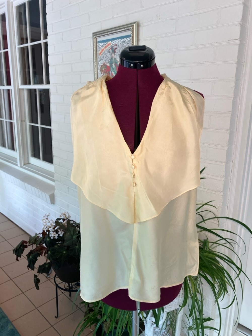 Banana Republic Pale Yellow Satin Blouse XL